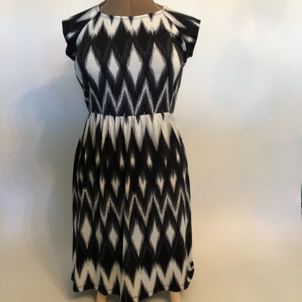 Black and white knit dress
